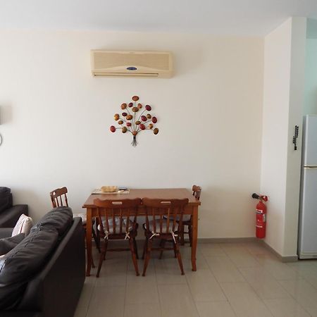 Barlee'S Apartment Paralimni Bagian luar foto