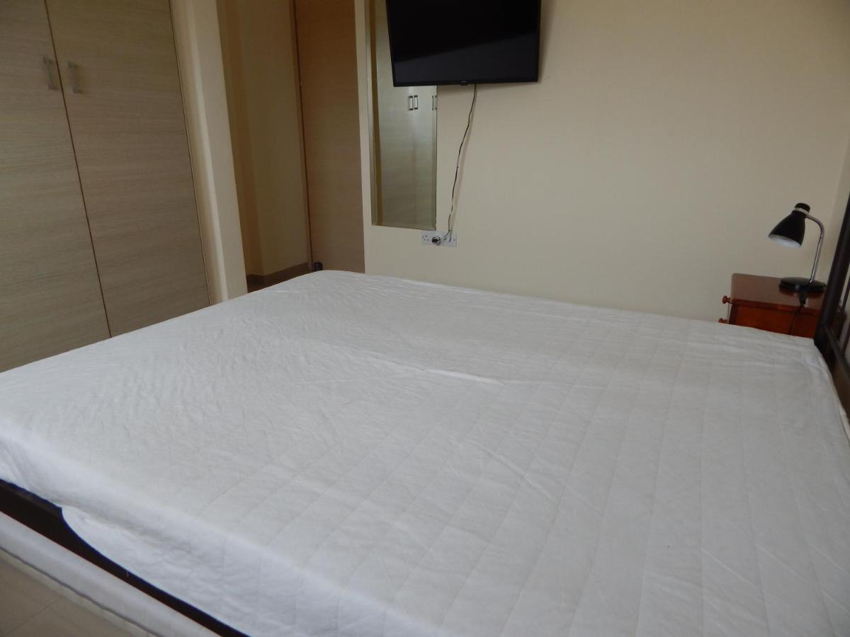Barlee'S Apartment Paralimni Bagian luar foto