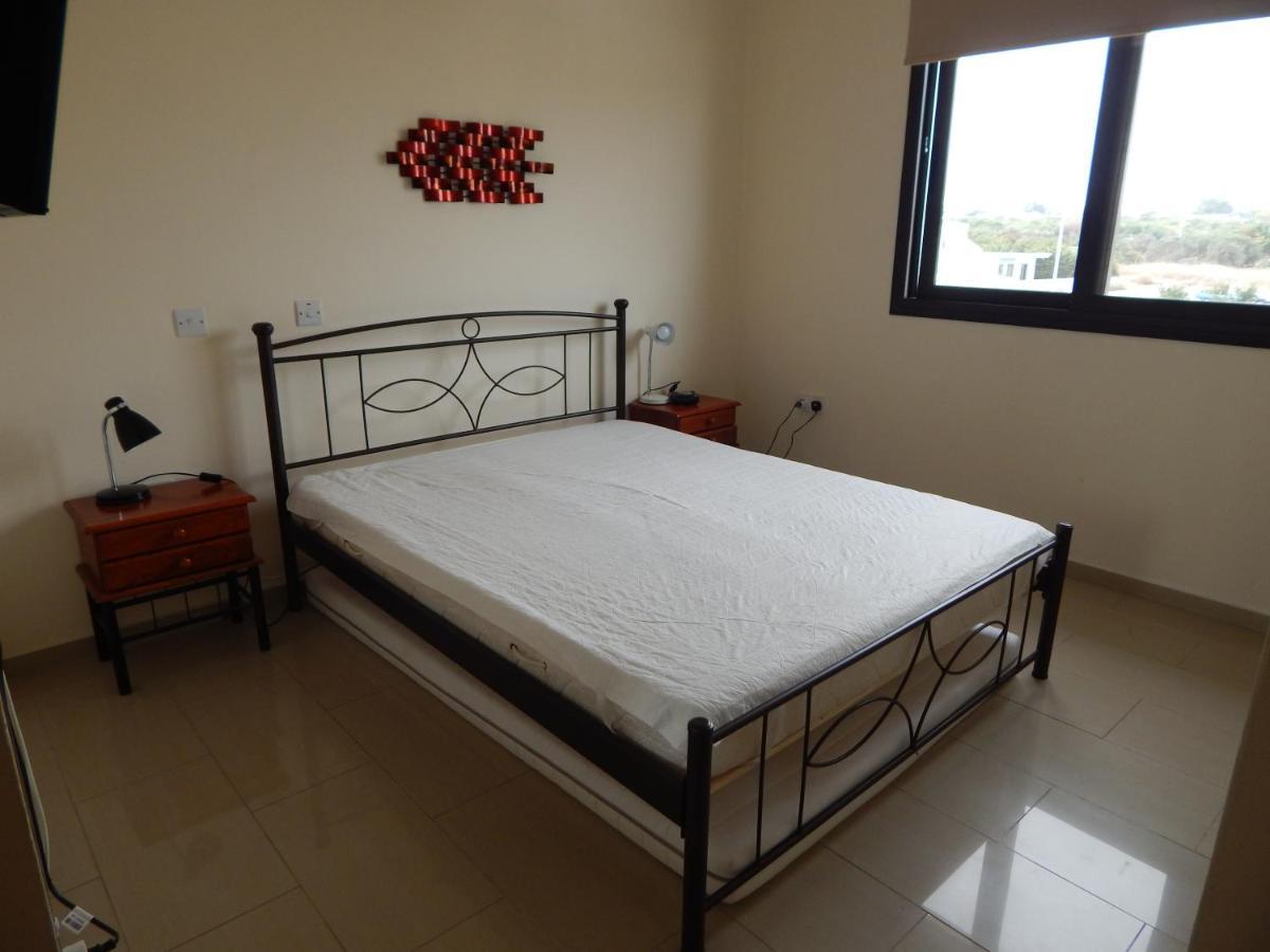 Barlee'S Apartment Paralimni Bagian luar foto