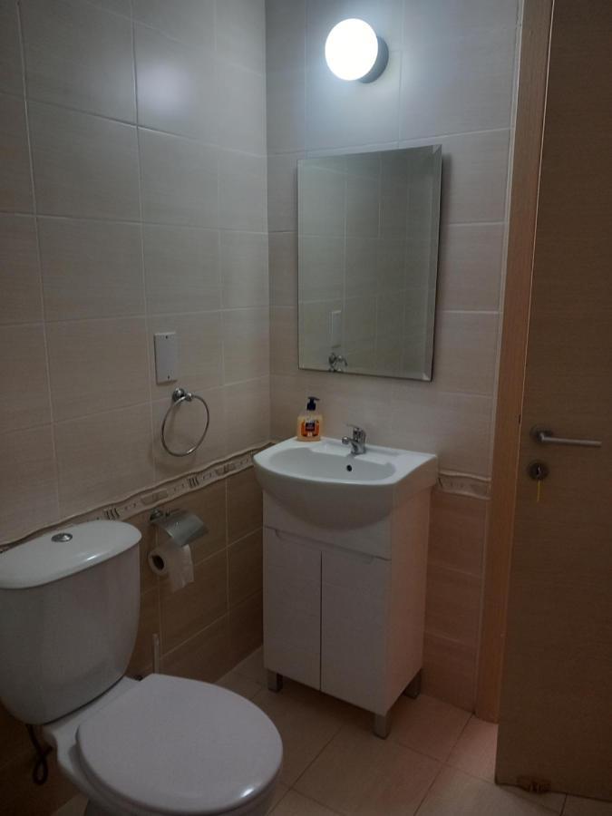 Barlee'S Apartment Paralimni Bagian luar foto