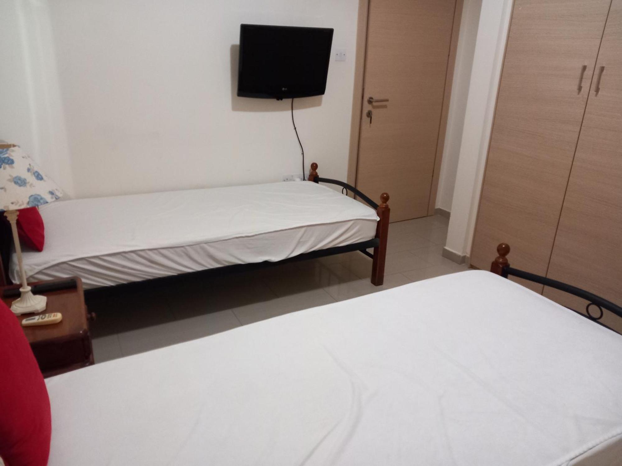 Barlee'S Apartment Paralimni Bagian luar foto